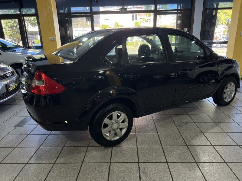 FORD FIESTA 1.6 MPI CLASS SEDAN 8V 2010/2010 PRIME MULTIMARCAS CAXIAS DO SUL / Carros no Vale