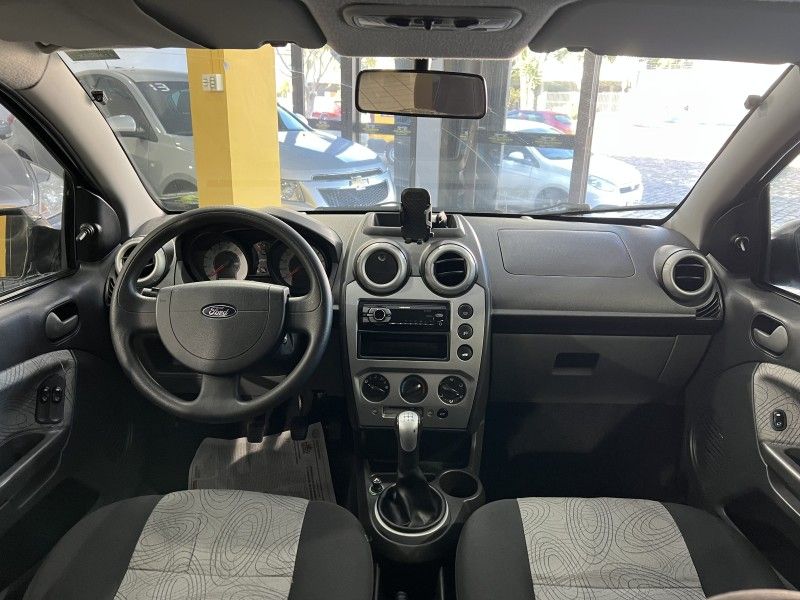 FORD FIESTA 1.6 MPI CLASS SEDAN 8V 2010/2010 PRIME MULTIMARCAS CAXIAS DO SUL / Carros no Vale