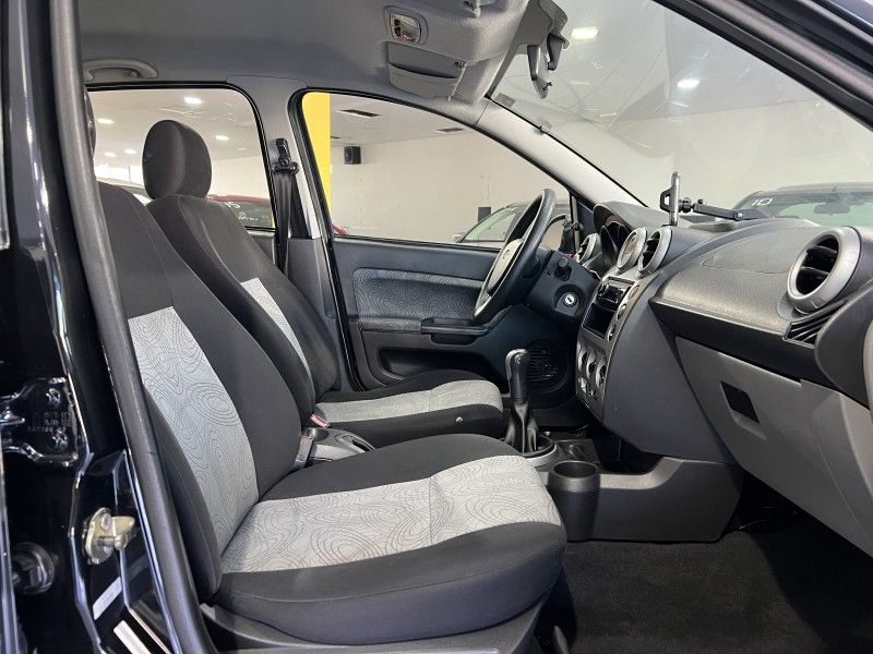 FORD FIESTA 1.6 MPI CLASS SEDAN 8V 2010/2010 PRIME MULTIMARCAS CAXIAS DO SUL / Carros no Vale