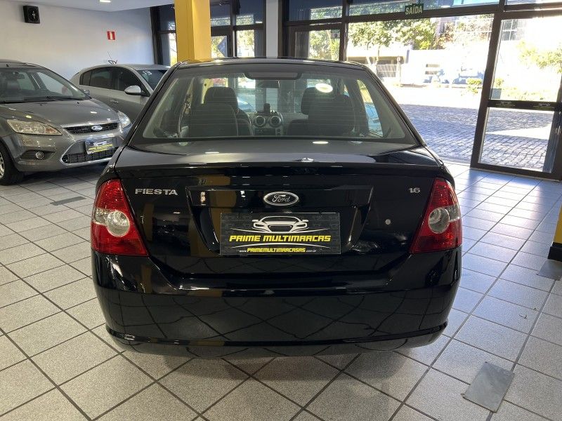 FORD FIESTA 1.6 MPI CLASS SEDAN 8V 2010/2010 PRIME MULTIMARCAS CAXIAS DO SUL / Carros no Vale