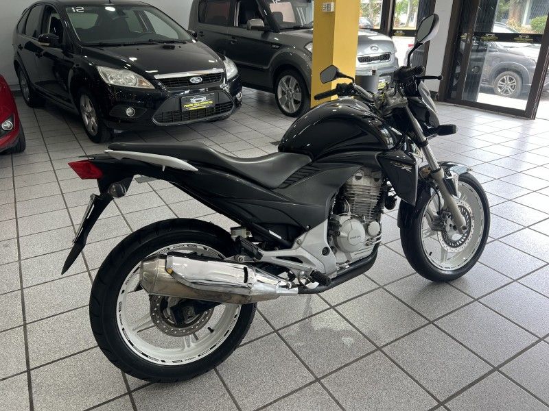 Honda Motos CB 300R ABS 2014/2014 PRIME MULTIMARCAS CAXIAS DO SUL / Carros no Vale