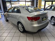 KIA CERATO 1.6 EX3 SEDAN 16V 2012/2012 PRIME MULTIMARCAS CAXIAS DO SUL / Carros no Vale