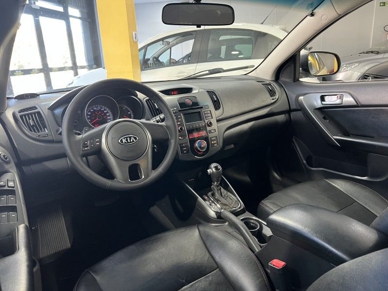 KIA CERATO 1.6 EX3 SEDAN 16V 2012/2012 PRIME MULTIMARCAS CAXIAS DO SUL / Carros no Vale
