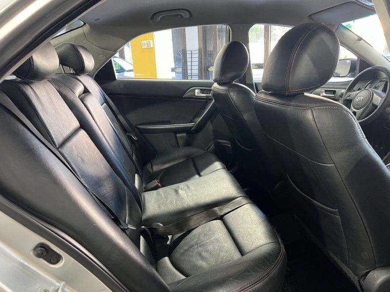 KIA CERATO 1.6 EX3 SEDAN 16V 2012/2012 PRIME MULTIMARCAS CAXIAS DO SUL / Carros no Vale
