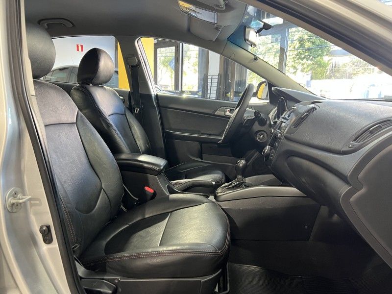 KIA CERATO 1.6 EX3 SEDAN 16V 2012/2012 PRIME MULTIMARCAS CAXIAS DO SUL / Carros no Vale