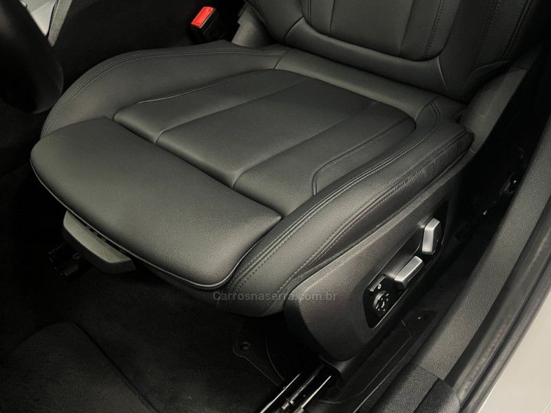 BMW 320I 2.0 SPORT GP 16V TURBO 2021/2022 ÓTIMA CAR FLORES DA CUNHA / Carros no Vale