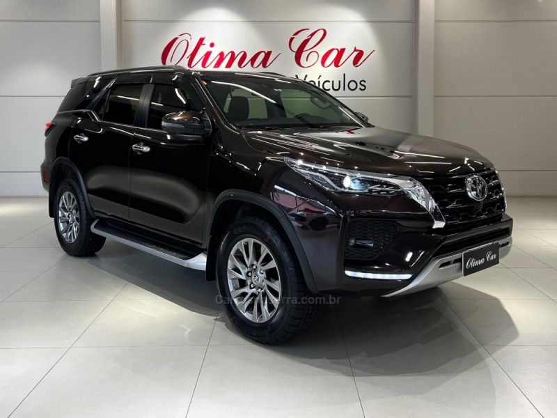 TOYOTA HILUX SW4 2.8 SRX 4X4 16V TURBO INTERCOOLER 2022/2022 ÓTIMA CAR FLORES DA CUNHA / Carros no Vale