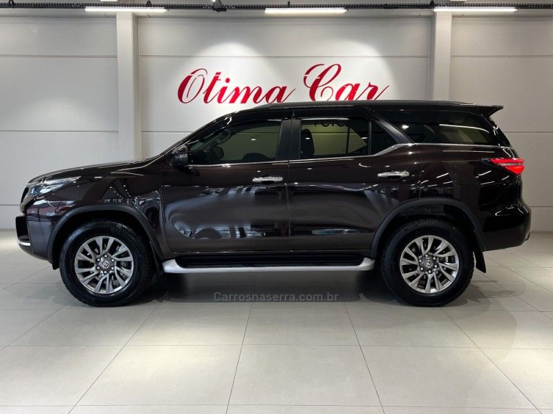 TOYOTA HILUX SW4 2.8 SRX 4X4 16V TURBO INTERCOOLER 2022/2022 ÓTIMA CAR FLORES DA CUNHA / Carros no Vale