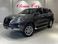 TOYOTA HILUX SW4 2.8 SRX 4X4 7 LUGARES 16V TURBO INTERCOOLER 2021/2021 ÓTIMA CAR FLORES DA CUNHA / Carros no Vale