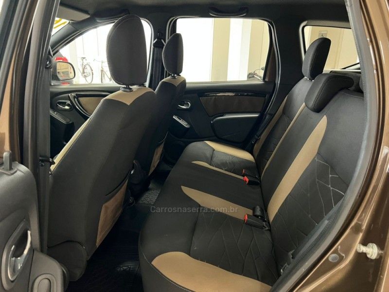 RENAULT DUSTER 2.0 DYNAMIQUE 4X4 16V 2015/2016 CIMIRRO AUTOMÓVEIS TAQUARA / Carros no Vale