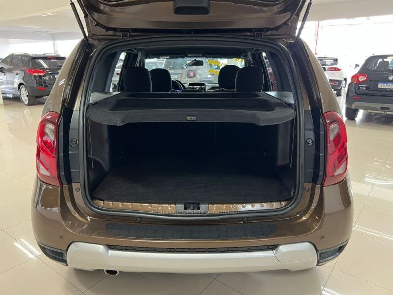 RENAULT DUSTER 2.0 DYNAMIQUE 4X4 16V 2015/2016 CIMIRRO AUTOMÓVEIS TAQUARA / Carros no Vale