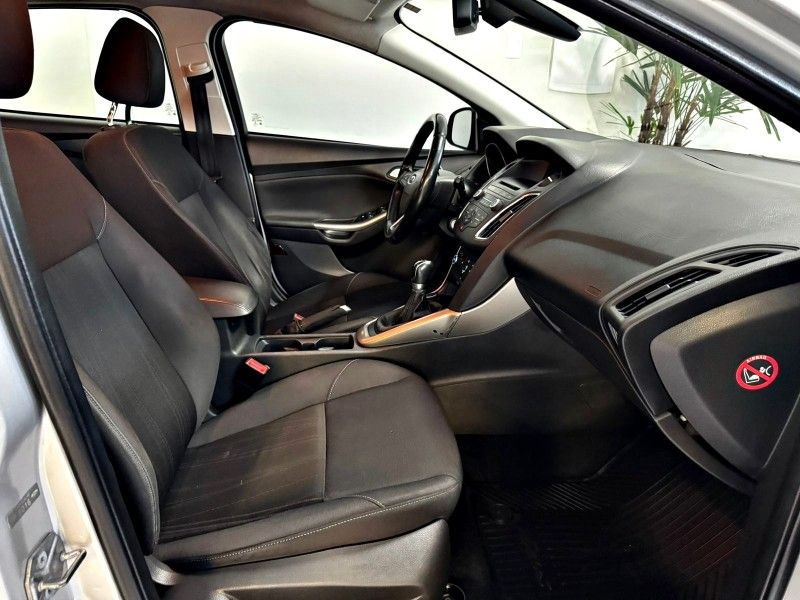 FORD FOCUS 1.6 SE 8V 2016/2017 ANDRIGO VEÍCULOS CAXIAS DO SUL / Carros no Vale