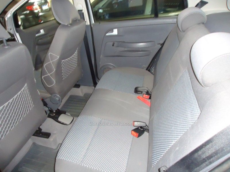 VOLKSWAGEN FOX 1.6 MI ROUTE 8V 2008/2008 BOURSCHEID CARROS E MOTOS SANTA CLARA DO SUL / Carros no Vale