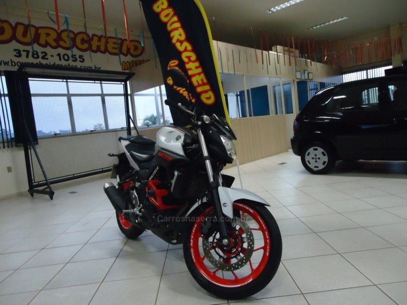 YAMAHA MT 03 ABS 2019/2020 BOURSCHEID CARROS E MOTOS SANTA CLARA DO SUL / Carros no Vale