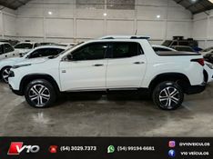 FIAT TORO 2.0 16V TURBO VOLCANO 4WD 2017/2017 V10 VEÍCULOS CAXIAS DO SUL / Carros no Vale