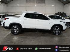 FIAT TORO 2.0 16V TURBO VOLCANO 4WD 2017/2017 V10 VEÍCULOS CAXIAS DO SUL / Carros no Vale