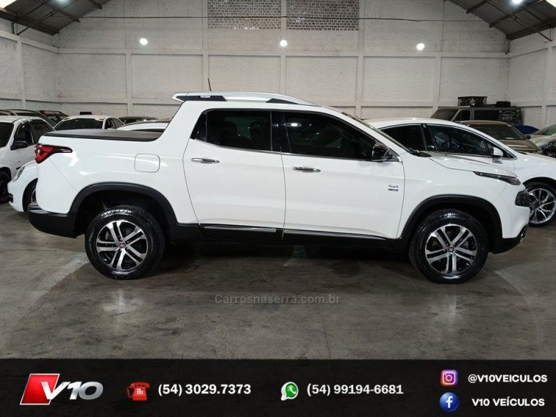 FIAT TORO 2.0 16V TURBO VOLCANO 4WD 2017/2017 V10 VEÍCULOS CAXIAS DO SUL / Carros no Vale