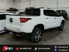 FIAT TORO 2.0 16V TURBO VOLCANO 4WD 2017/2017 V10 VEÍCULOS CAXIAS DO SUL / Carros no Vale