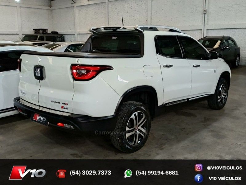 FIAT TORO 2.0 16V TURBO VOLCANO 4WD 2017/2017 V10 VEÍCULOS CAXIAS DO SUL / Carros no Vale