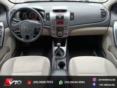 KIA CERATO 1.6 EX2 SEDAN 16V 2010/2011 V10 VEÍCULOS CAXIAS DO SUL / Carros no Vale