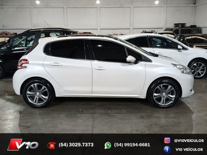 PEUGEOT 208 1.6 GRIFFE 16V 2014/2014 V10 VEÍCULOS CAXIAS DO SUL / Carros no Vale