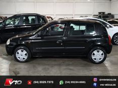 RENAULT CLIO 1.6 RN 16V 2002/2002 V10 VEÍCULOS CAXIAS DO SUL / Carros no Vale