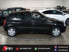 RENAULT CLIO 1.6 RN 16V 2002/2002 V10 VEÍCULOS CAXIAS DO SUL / Carros no Vale
