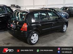 RENAULT CLIO 1.6 RN 16V 2002/2002 V10 VEÍCULOS CAXIAS DO SUL / Carros no Vale