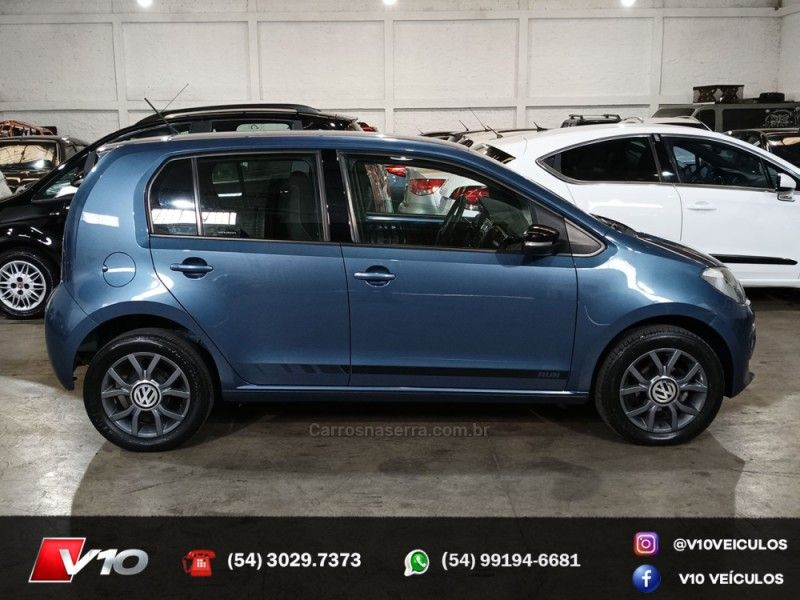 VOLKSWAGEN UP 1.0 MPI RUN UP 12V AUTOMATIZADO 2016/2017 V10 VEÍCULOS CAXIAS DO SUL / Carros no Vale