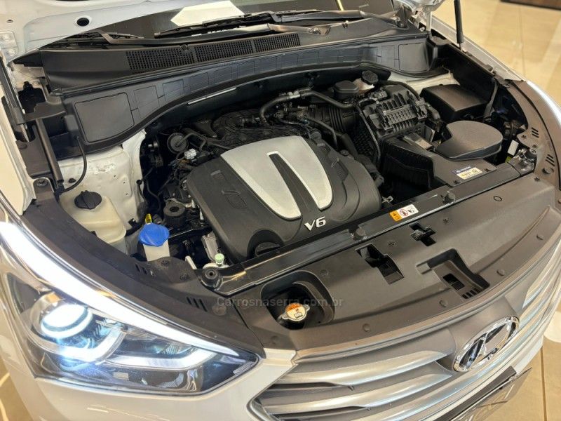 HYUNDAI SANTA FÉ 3.3 MPFI 4X4 7 LUGARES V6 270CV 2017/2018 LUIGGI AUTOMÓVEIS CARLOS BARBOSA / Carros no Vale