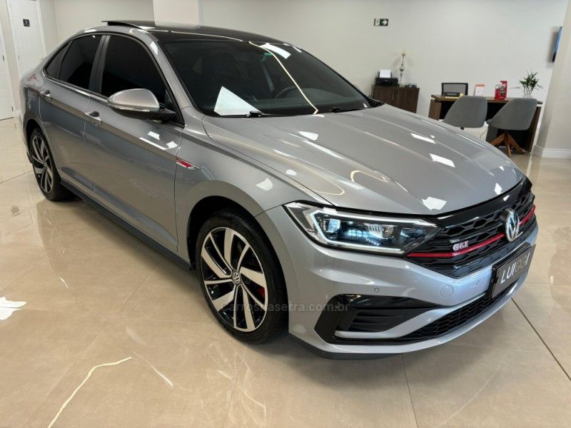 VOLKSWAGEN JETTA 2.0 16V TSI GLI 350 2019/2019 LUIGGI AUTOMÓVEIS CARLOS BARBOSA / Carros no Vale