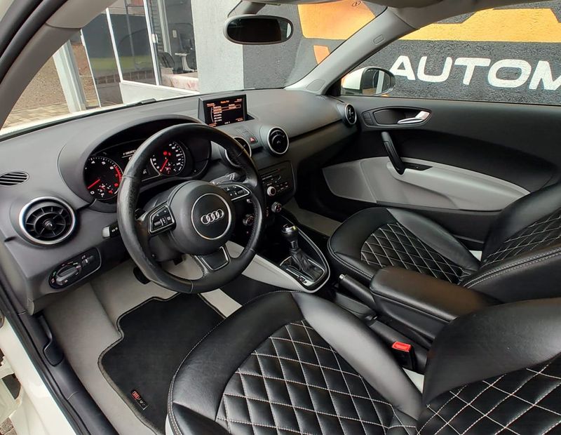 Audi A1 1.4 TFSI 122cv S-tronic 3p 2011/2012 VALE AUTOMÓVEIS LAJEADO / Carros no Vale