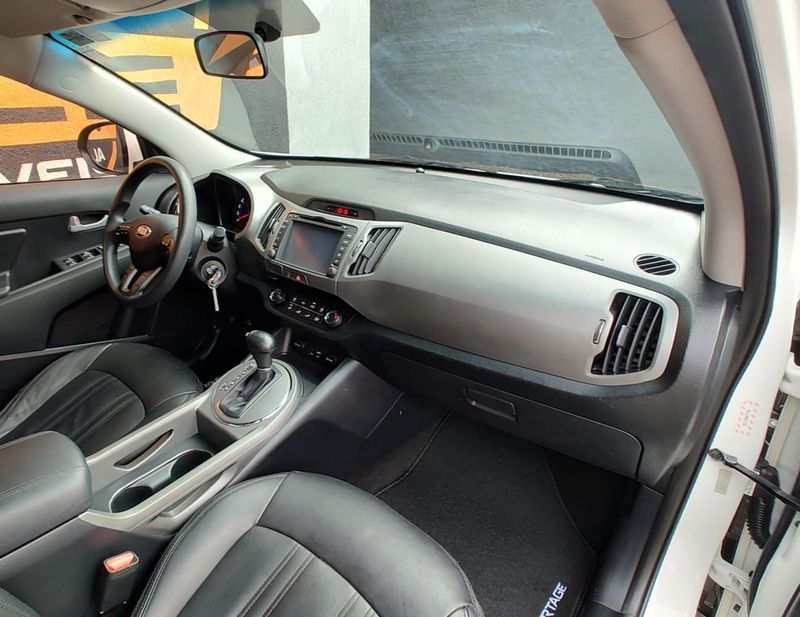 KIA Sportage LX 2.0 16V/ 16V 2015/2016 VALE AUTOMÓVEIS LAJEADO / Carros no Vale