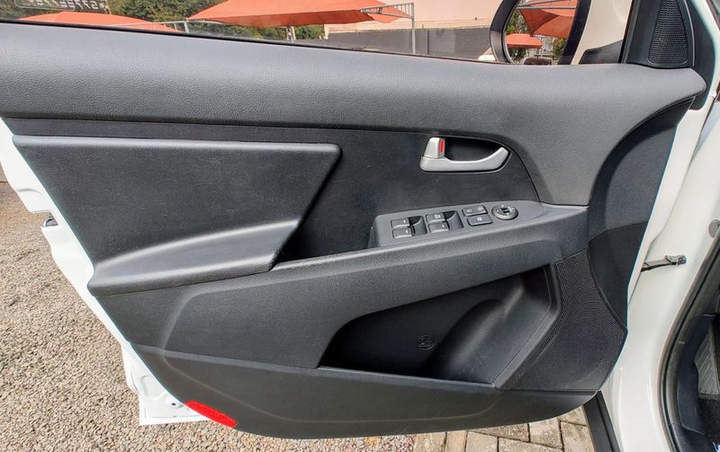 KIA Sportage LX 2.0 16V/ 16V 2015/2016 VALE AUTOMÓVEIS LAJEADO / Carros no Vale