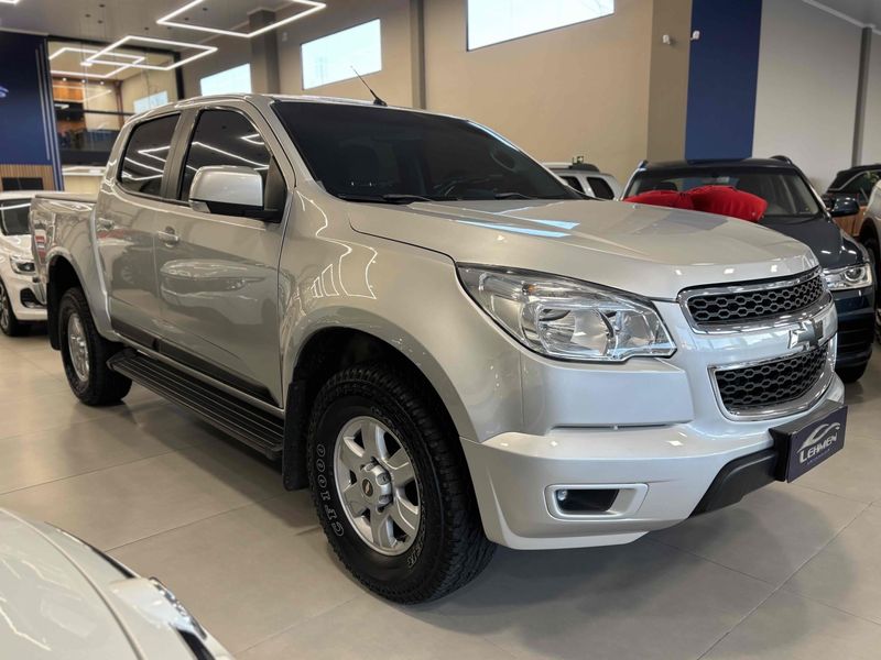 CHEVROLET S10 2.5 LT 4X4 CD 16V 2015/2015 LEHMEN VEÍCULOS VENÂNCIO AIRES / Carros no Vale