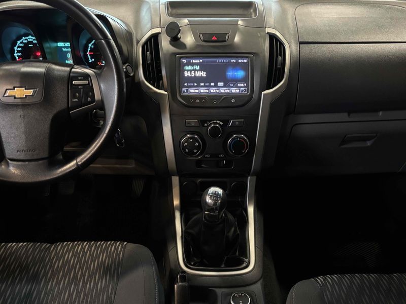 CHEVROLET S10 2.5 LT 4X4 CD 16V 2015/2015 LEHMEN VEÍCULOS VENÂNCIO AIRES / Carros no Vale