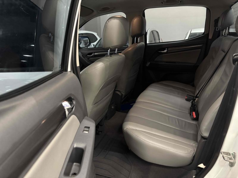 CHEVROLET S10 2.8 LTZ 4X4 CD TURBO 2014/2014 LEHMEN VEÍCULOS VENÂNCIO AIRES / Carros no Vale