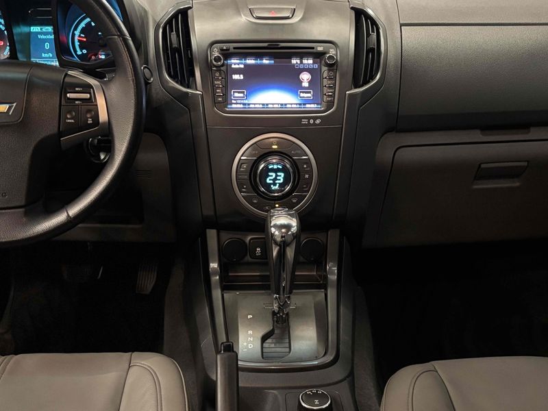 CHEVROLET S10 2.8 LTZ 4X4 CD TURBO 2014/2014 LEHMEN VEÍCULOS VENÂNCIO AIRES / Carros no Vale