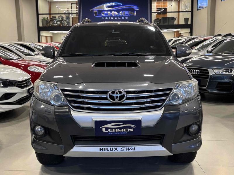 TOYOTA HILUX SW4 3.0 SRV 4X4 16V TURBO INTERCOOLER 2012/2012 LEHMEN VEÍCULOS VENÂNCIO AIRES / Carros no Vale
