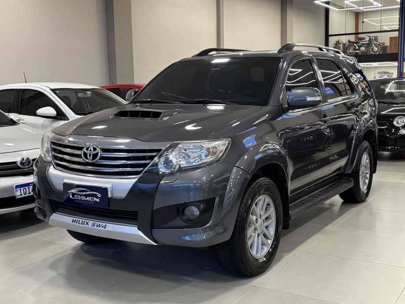 TOYOTA HILUX SW4 3.0 SRV 4X4 16V TURBO INTERCOOLER 2012/2012 LEHMEN VEÍCULOS VENÂNCIO AIRES / Carros no Vale
