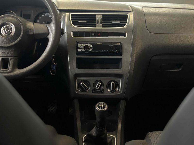 VOLKSWAGEN FOX 1.0 MI 8V 2014/2014 LEHMEN VEÍCULOS VENÂNCIO AIRES / Carros no Vale