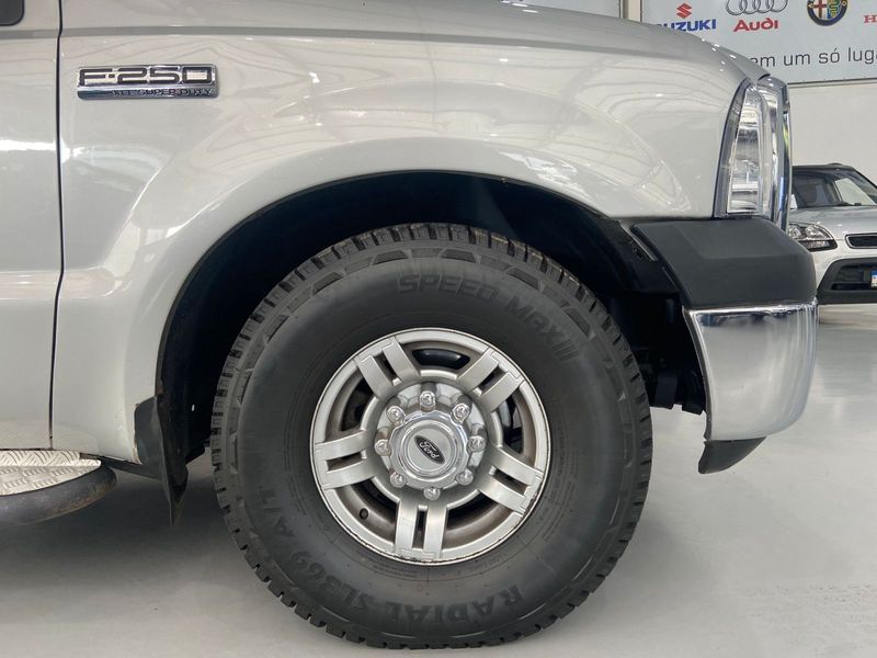 Ford F-250 Xlt 2011/2011 SIM AUTOMÓVEIS ROLANTE / Carros no Vale