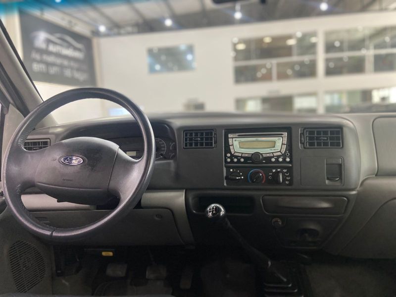 Ford F-250 Xlt 2011/2011 SIM AUTOMÓVEIS ROLANTE / Carros no Vale
