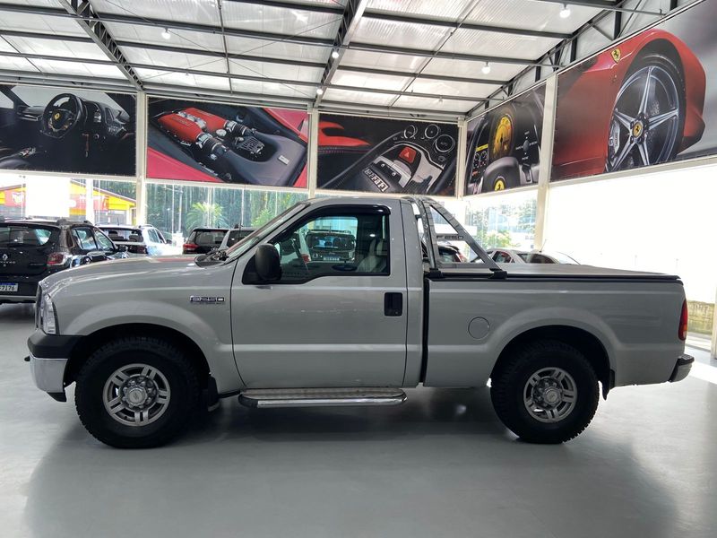 Ford F-250 Xlt 2011/2011 SIM AUTOMÓVEIS ROLANTE / Carros no Vale