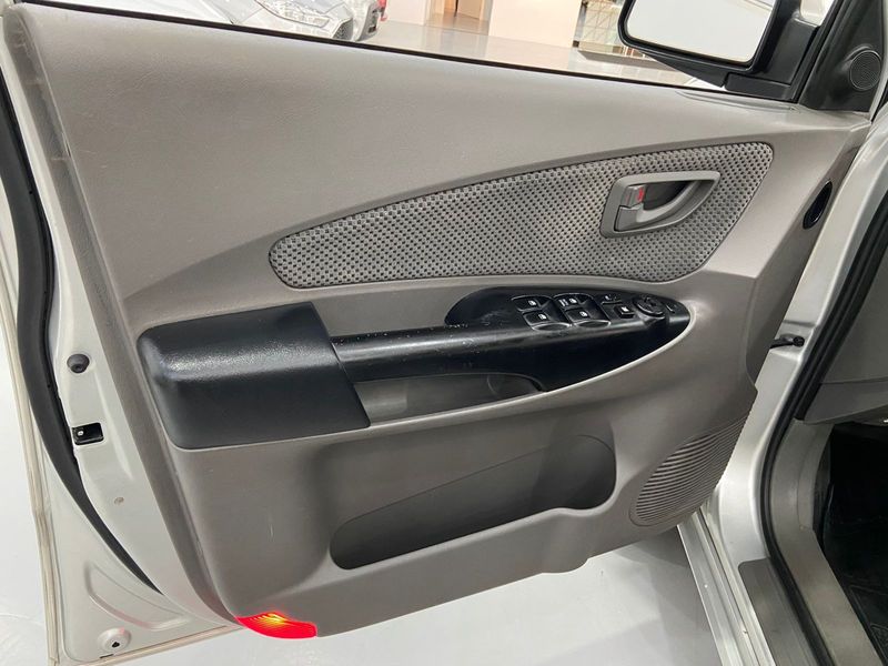 Hyundai Tucson 2.0 16v 2012/2013 SIM AUTOMÓVEIS ROLANTE / Carros no Vale