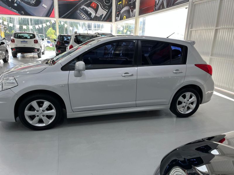 Nissan Tiida 18sl 2011/2012 SIM AUTOMÓVEIS ROLANTE / Carros no Vale