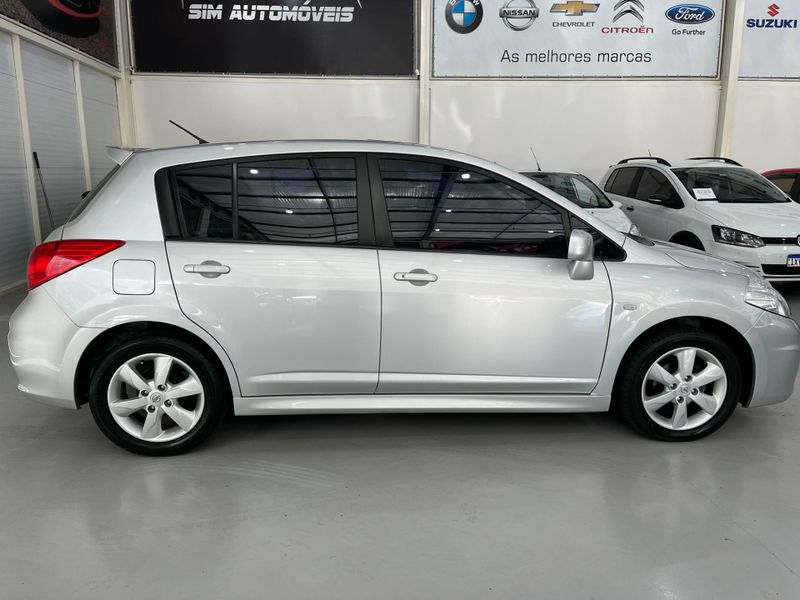 Nissan Tiida 18sl 2011/2012 SIM AUTOMÓVEIS ROLANTE / Carros no Vale