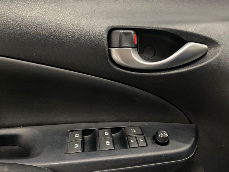 Toyota Yaris Hb Xl 13 2019/2019 SIM AUTOMÓVEIS ROLANTE / Carros no Vale