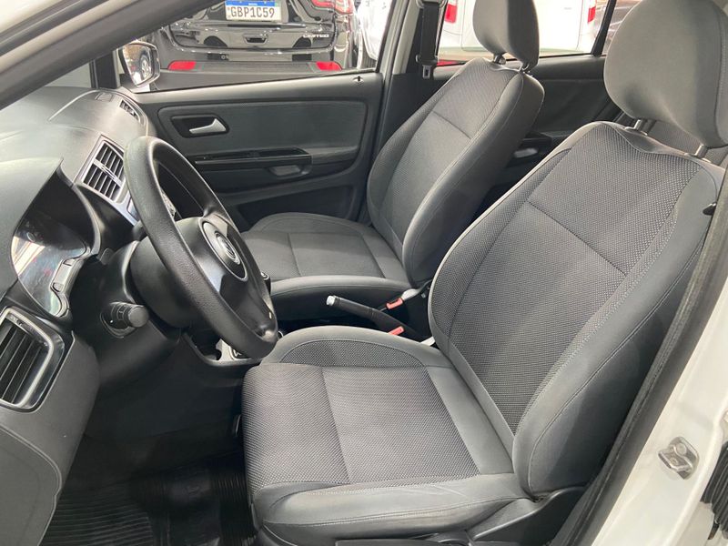 Volkswagen Fox 1.0 Gii 2010/2011 SIM AUTOMÓVEIS ROLANTE / Carros no Vale