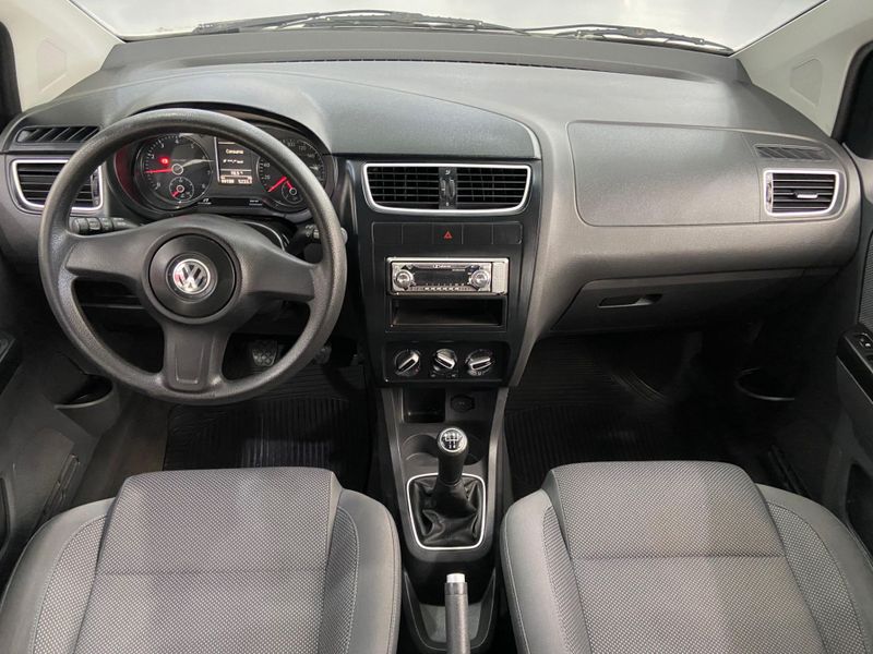 Volkswagen Fox 1.0 Gii 2010/2011 SIM AUTOMÓVEIS ROLANTE / Carros no Vale